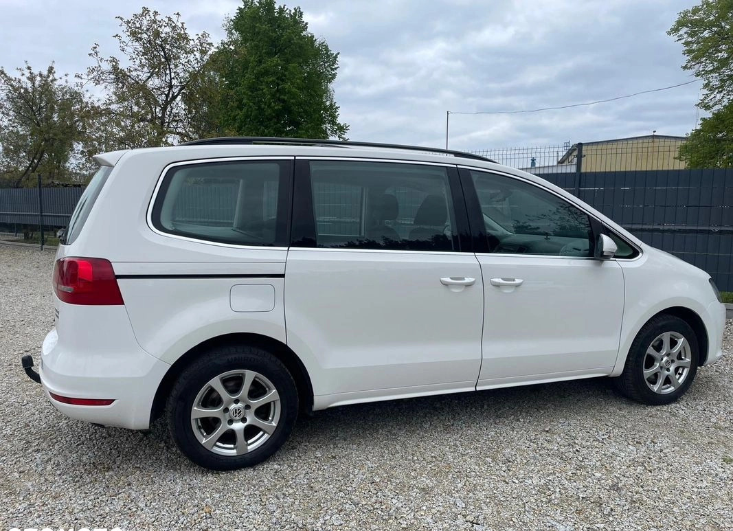 Volkswagen Sharan cena 31700 przebieg: 310719, rok produkcji 2011 z Skała małe 529